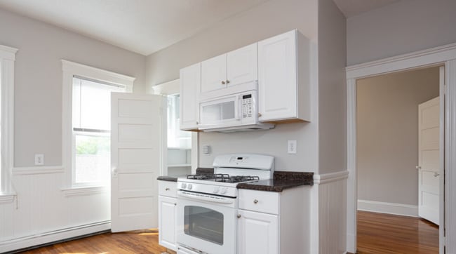 Building Photo - 117 Columbia St