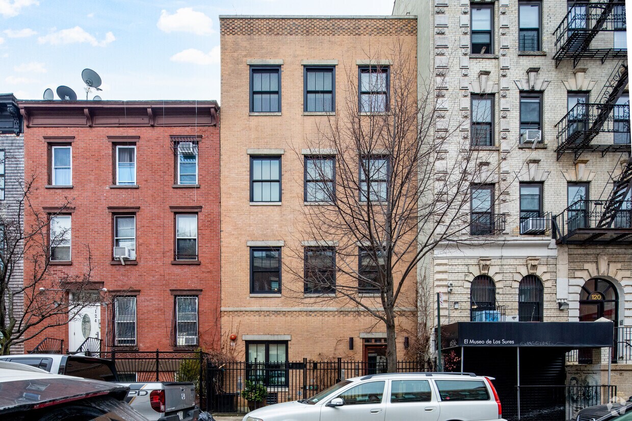 Foto principal - 122 S 1st St