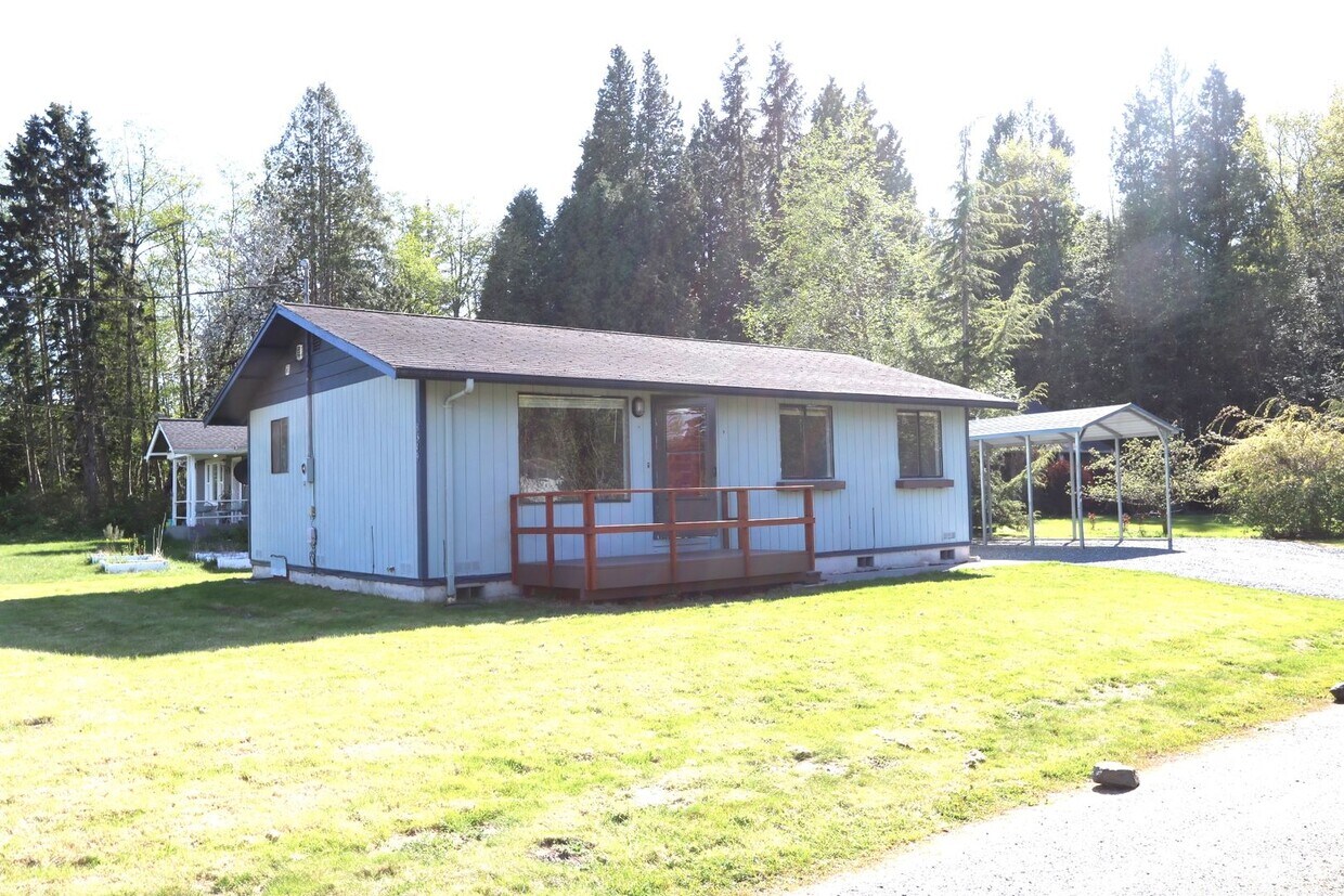 Primary Photo - Charming 3 Bedroom Home