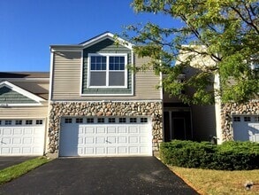 Building Photo - 3984 Blackstone Dr