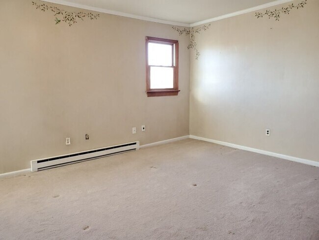 Master Bedroom - 1566 Thompson Ave