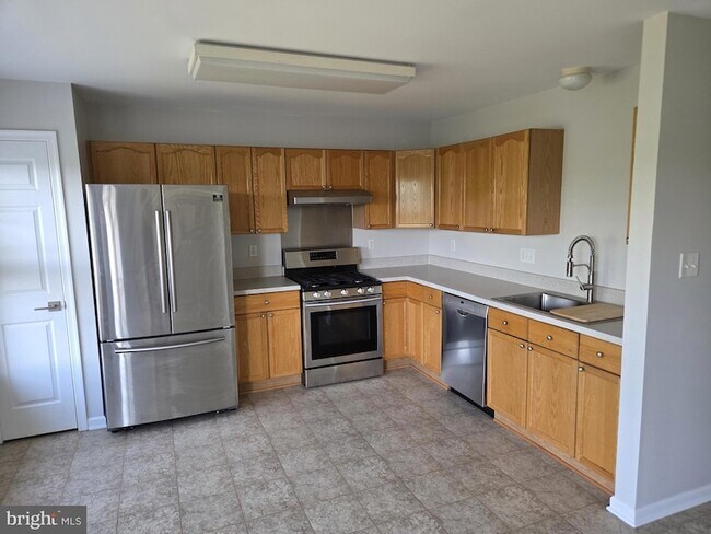 Foto del edificio - 403 Hupps Hill Ct