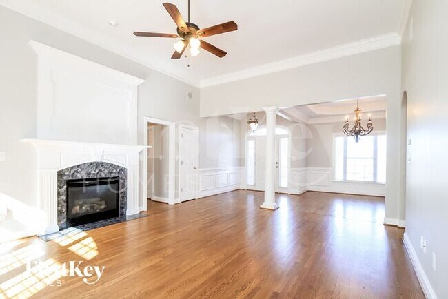 Foto del edificio - 2750 Chestnut Ridge Dr