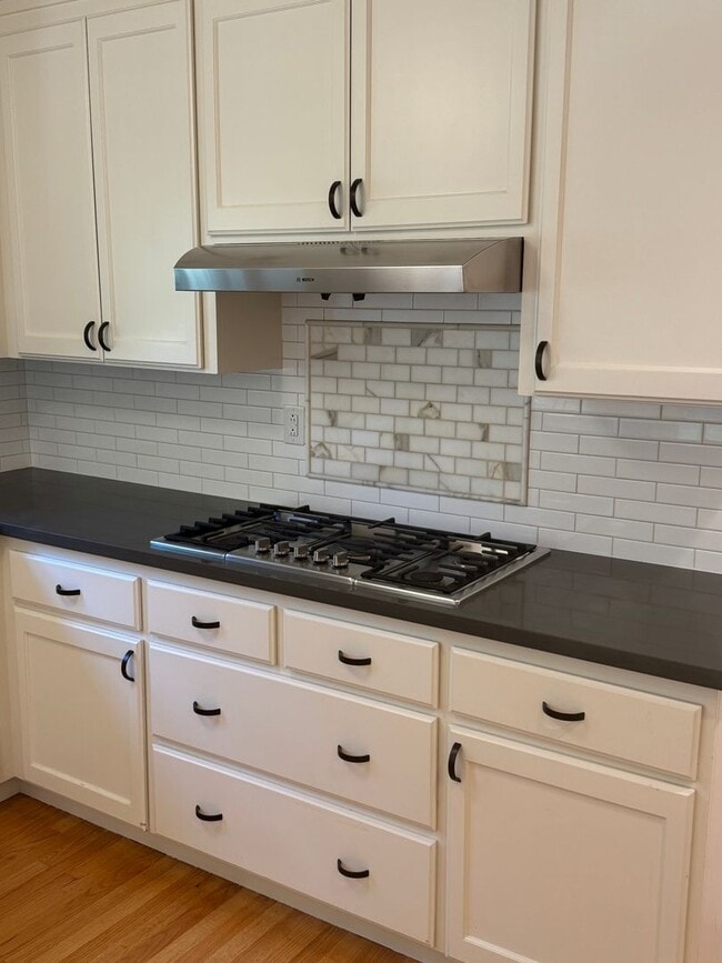Building Photo - Beautifully Renovated 3BR/2.5BA Home in Co...