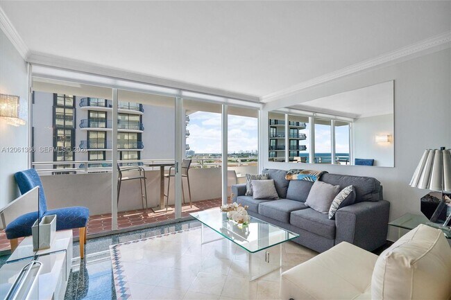 Foto del edificio - 8911 Collins Ave