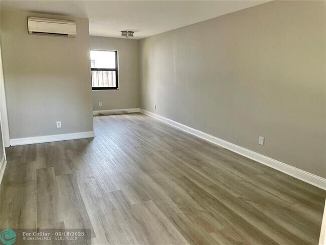 Foto del edificio - 821 N Victoria Park Rd