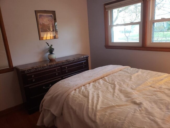 bedroom 1 - 4905 Phillip Ln