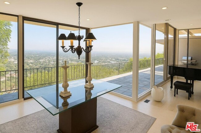Foto del edificio - 3873 Beverly Ridge Dr