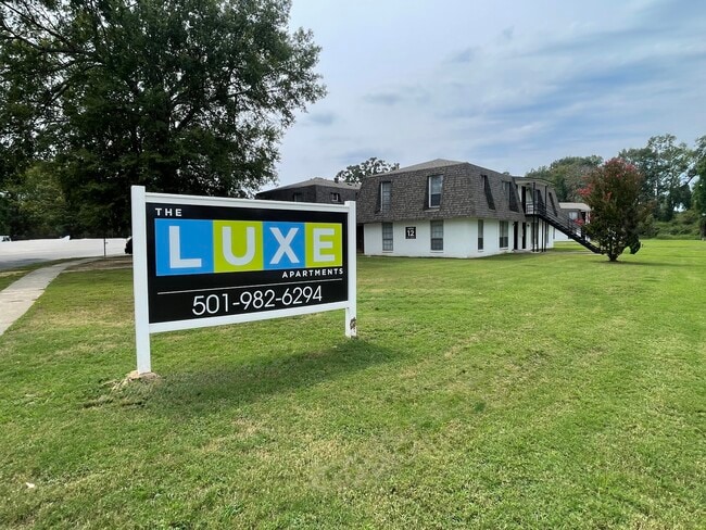 Building Photo - The Luxe Apartments