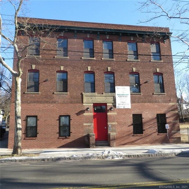 Building Photo - 555 Winchester Ave