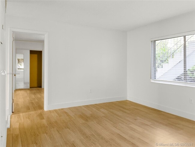 Building Photo - 1030 NE 80th St