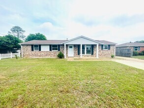 Building Photo - 224 Lilac Dr