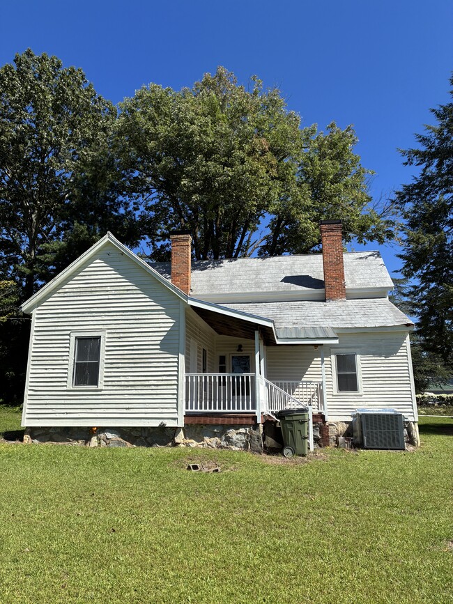 Building Photo - 802 E Main St