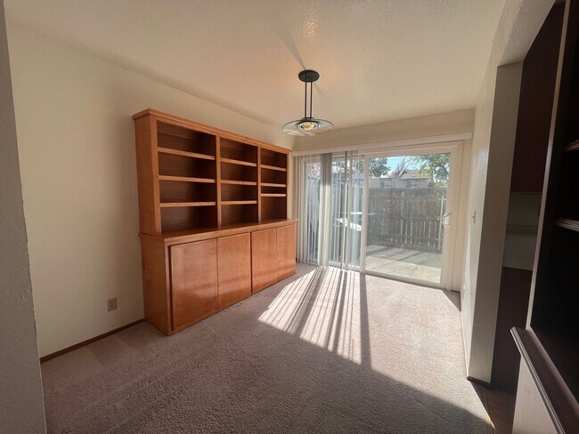 Foto del edificio - Spacious 4bed 2bath home available now!