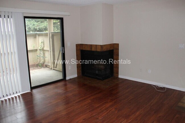 Foto del edificio - Wonderful 2bd/1+ba South Natomas Condo in ...