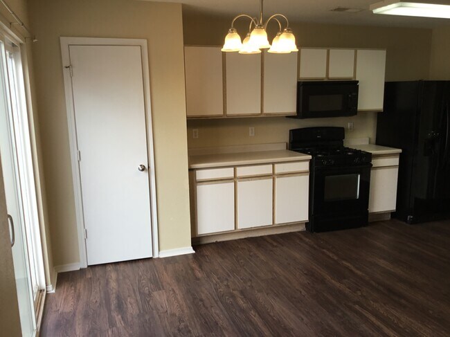 Foto del edificio - 8109 Tangerine Pl NW