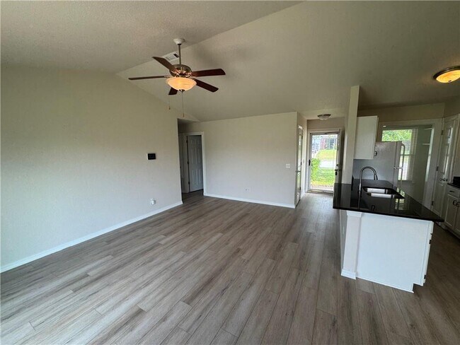 Foto del edificio - 2491 Lakeside Ave
