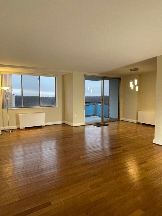 Building Photo - 10500 Rockville Pike