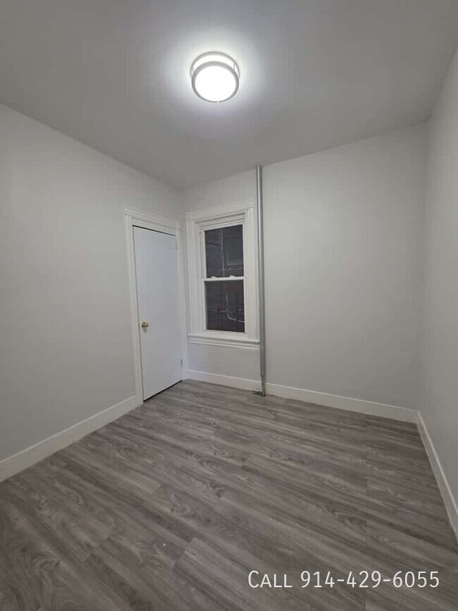 Foto del edificio - 136 Hawthorne Ave