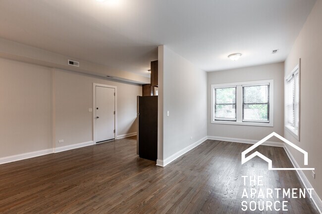 Foto del edificio - 3409 W Fullerton Ave