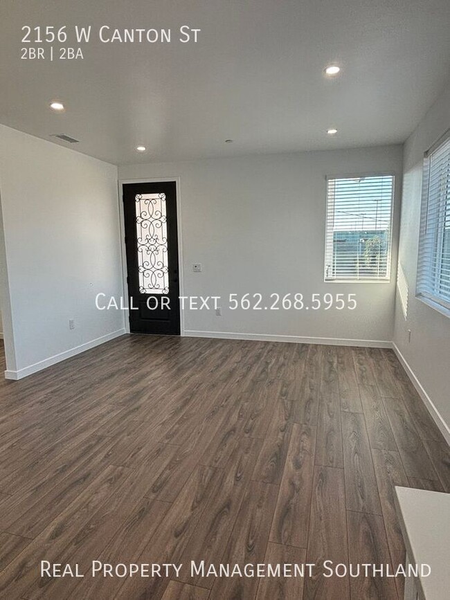 Building Photo - 2 bed/2 Bath Upstairs Apartment in Long Be...