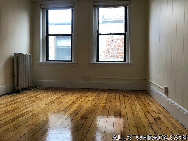 Building Photo - 437 Cambridge St