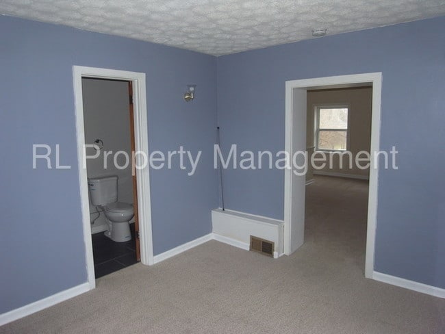 Building Photo - 1 bedroom 1 bathroom duplex in Blacklick