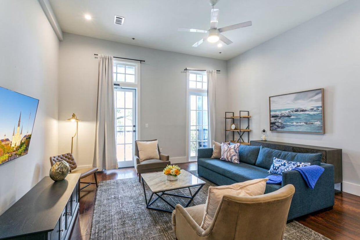 Foto principal - 1430 St Charles Ave