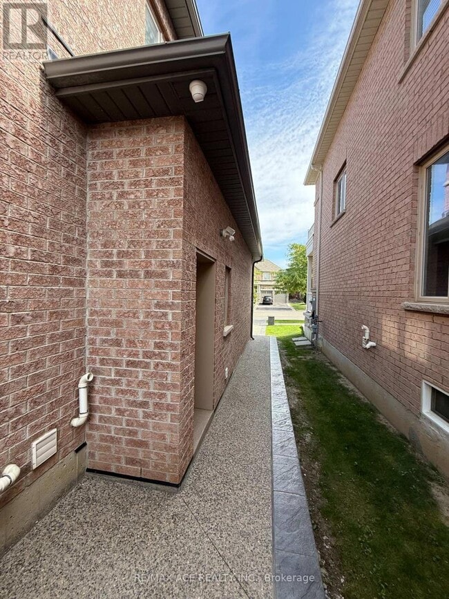 Building Photo - 668 Via Campanile