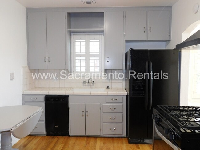 Building Photo - Charming 2bd/1ba House with Garage near UCD Med Center