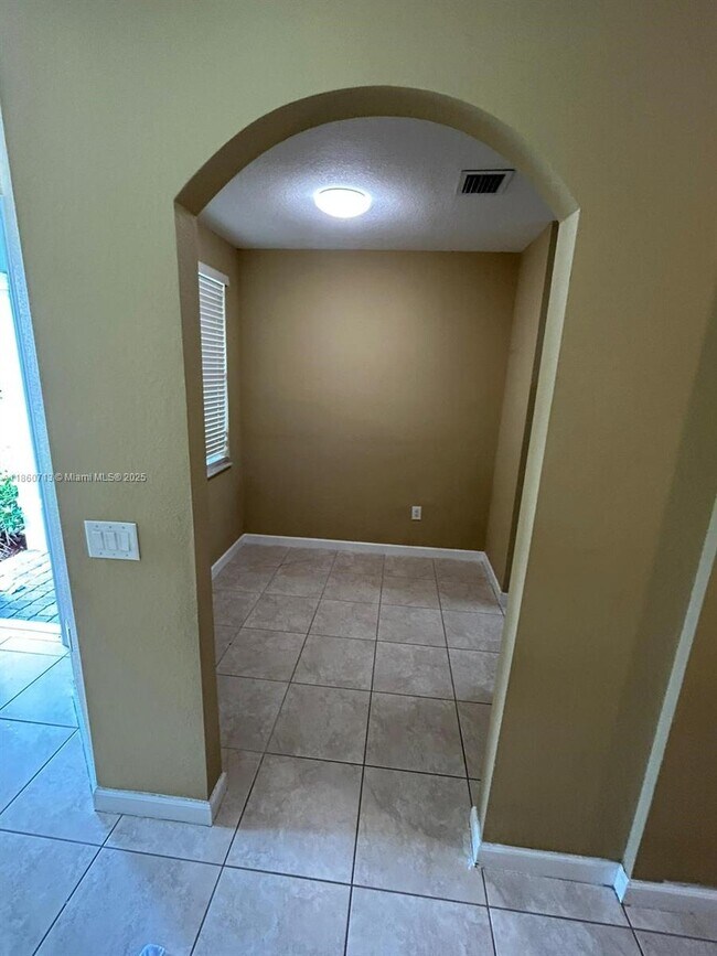 Building Photo - 152 SE 29th Ave