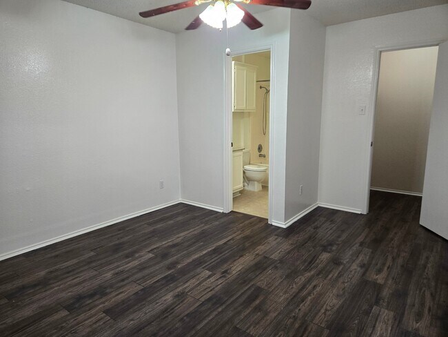 Foto del edificio - 1106 Buttercup Cir