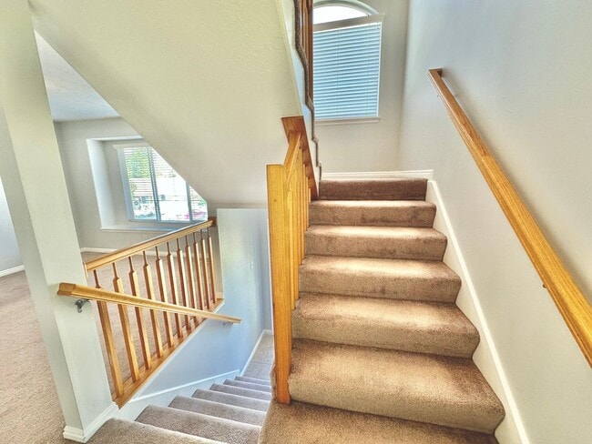 Foto del edificio - Great 2 Bd 2.5 Bath Townhome in Sandy