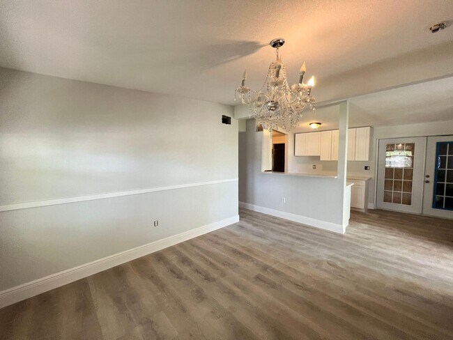 Building Photo - 6511 Seminole Dr