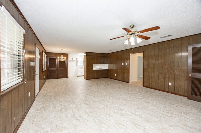 Building Photo - 12114 Tams Dr
