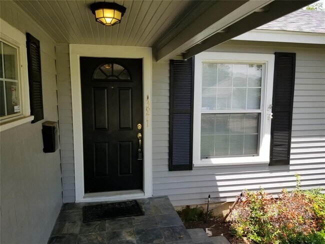 Building Photo - 3971 Beechwood Ln