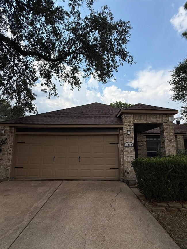 Foto del edificio - 1042 Cascade Creek Dr
