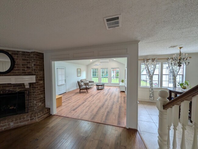 Foto del edificio - 11807 Highgrove Dr