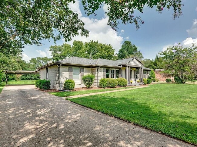 Building Photo - Charming Ranch in Franklin