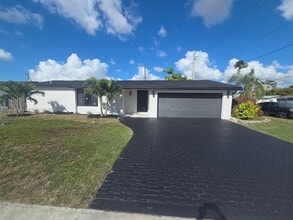 Building Photo - 10581 NW 28th Manor