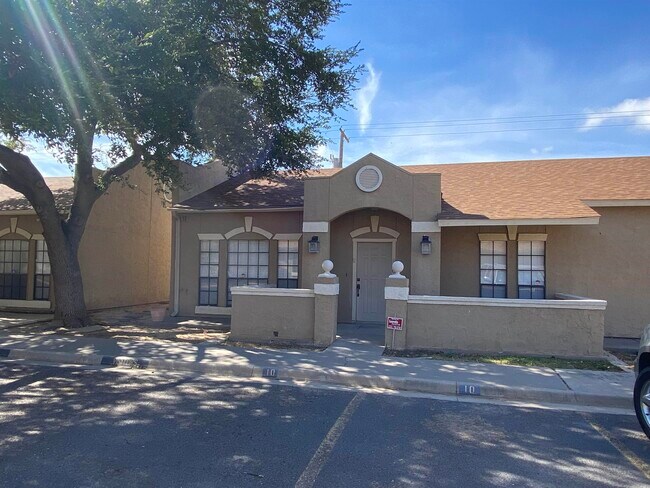 Building Photo - 601 St James Dr