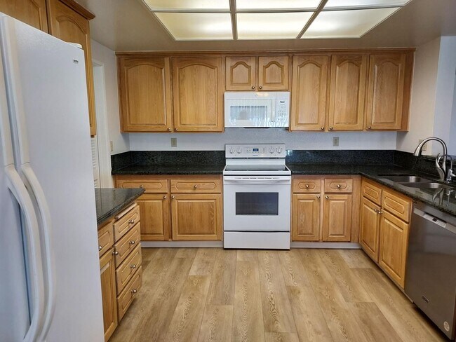 Foto del edificio - Rancho Penasquitos - 4bed/3bath Single-Two Story Family Home with 2 Car Garage (PRE-LEASING FOR A...