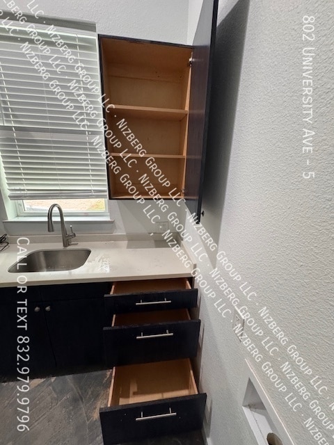 Building Photo - 802 University Ave