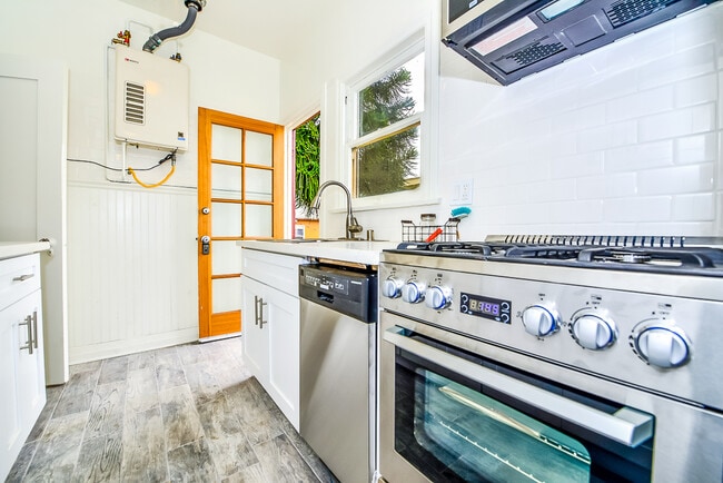 Building Photo - 237 Pacific St