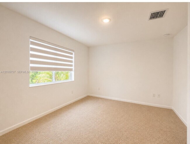 Foto del edificio - 2459 SE 10th St
