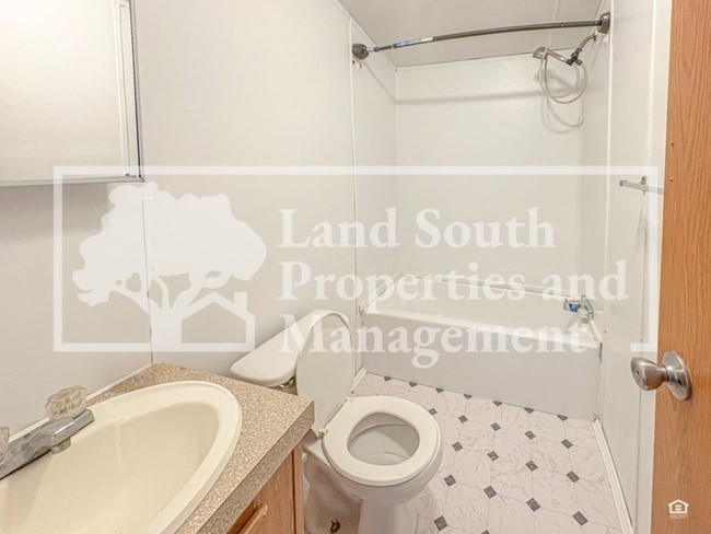 Building Photo - 425 Longfellow Blvd