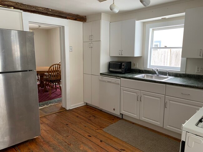 Building Photo - 186 Housatonic St