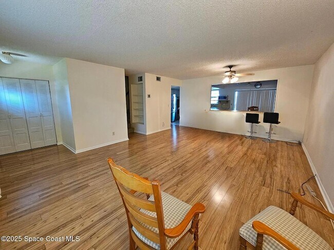 Building Photo - 435 Dove Ln