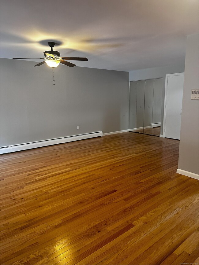Building Photo - 100 Oxbow Dr