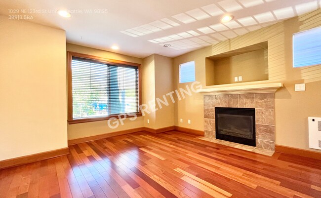 Foto del edificio - 1029 NE 123rd St
